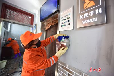 武汉这个区的130座公厕每两月做一次深度保洁
